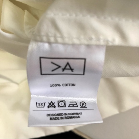 NWT Greater Than A White Bomber Jacket Lightweight Black Contrast Hardware sz M - Picture 10 of 12